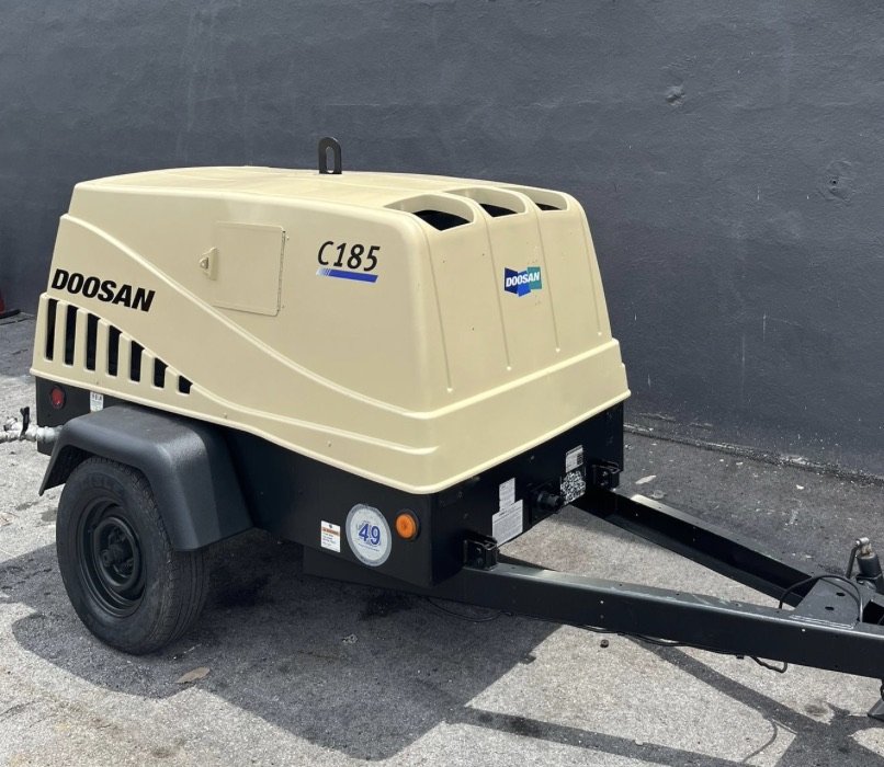 Doosan C185, rear view