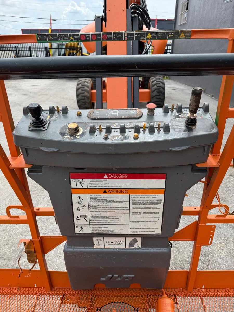 2008 JLG 660SJ 4WD, view 2
