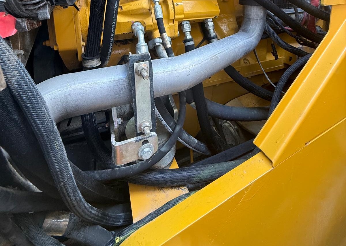 2012 John Deere 824K Wheel Loader, view 3