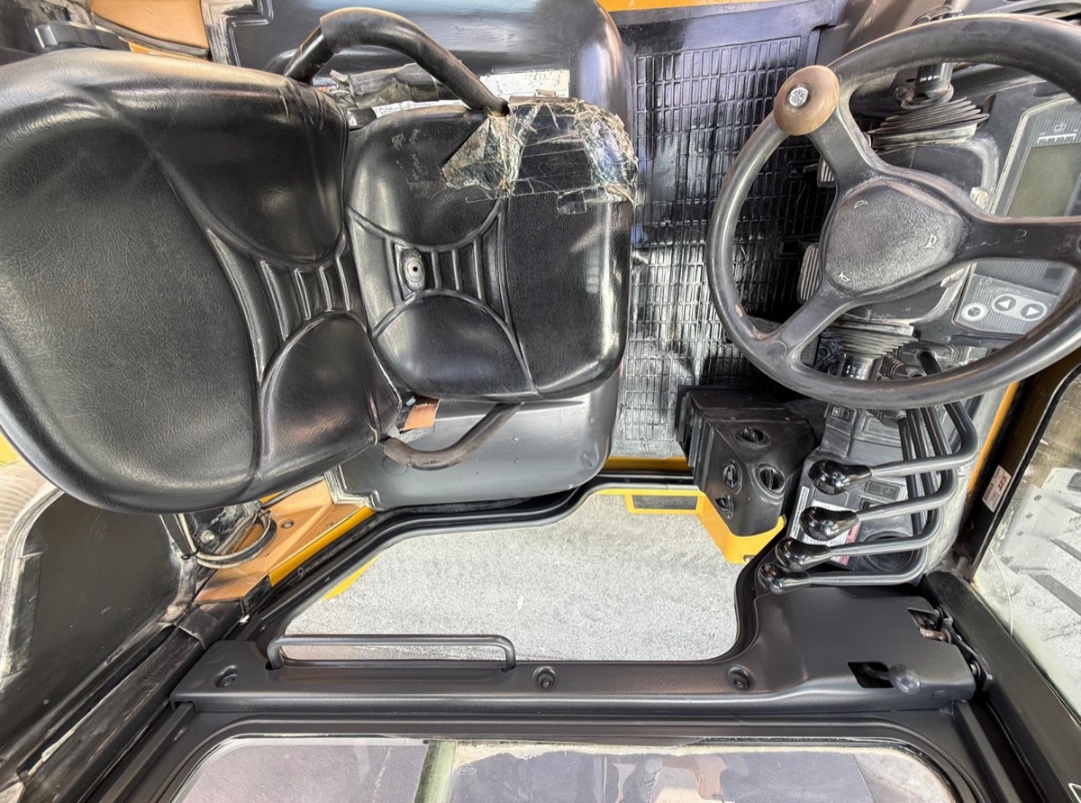 2014 Cat DP70N 12,300 lb Diesel Forklift, view 5