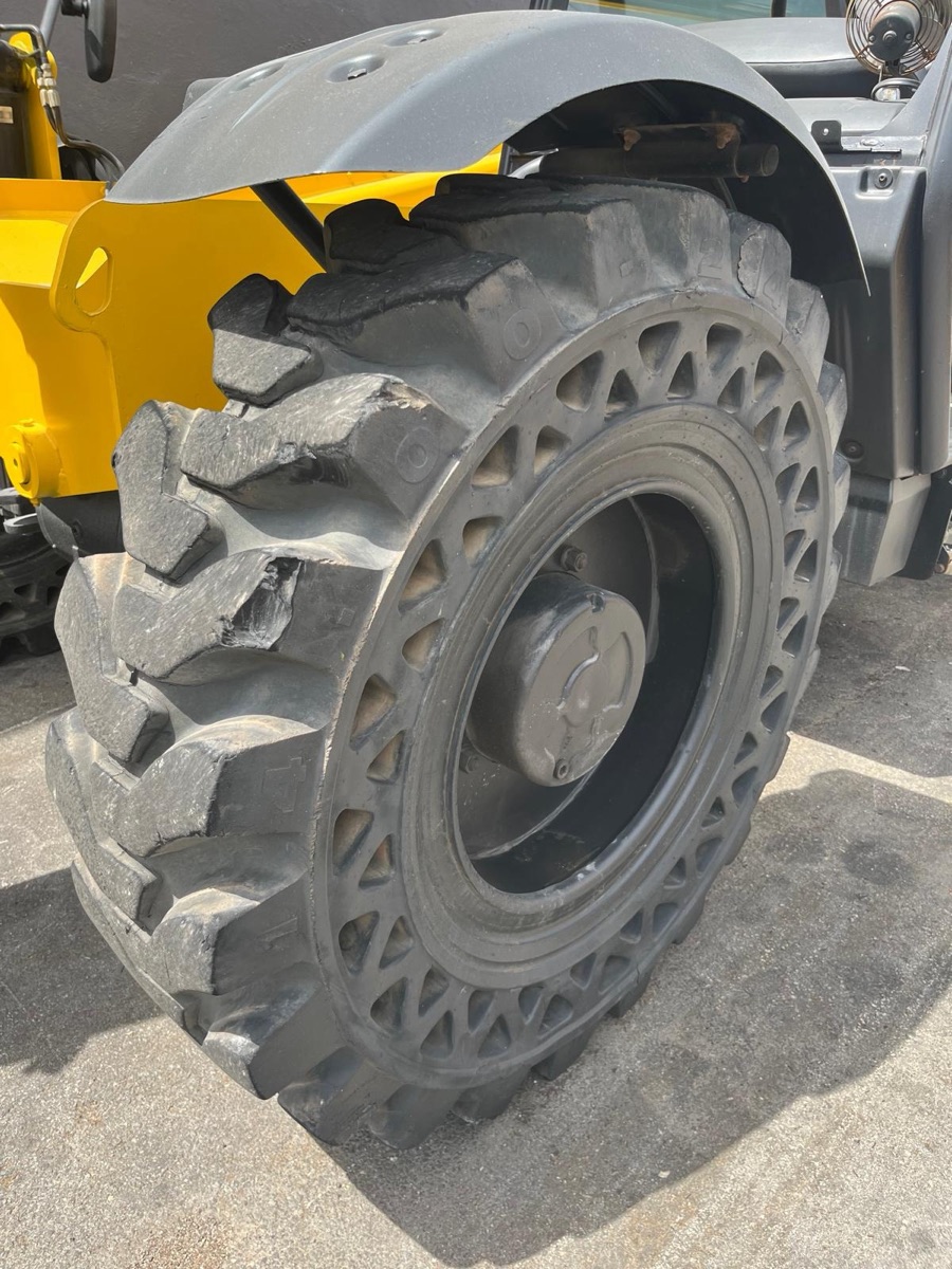 2014 JCB 507-42 7000lbs Telehandler, view 4