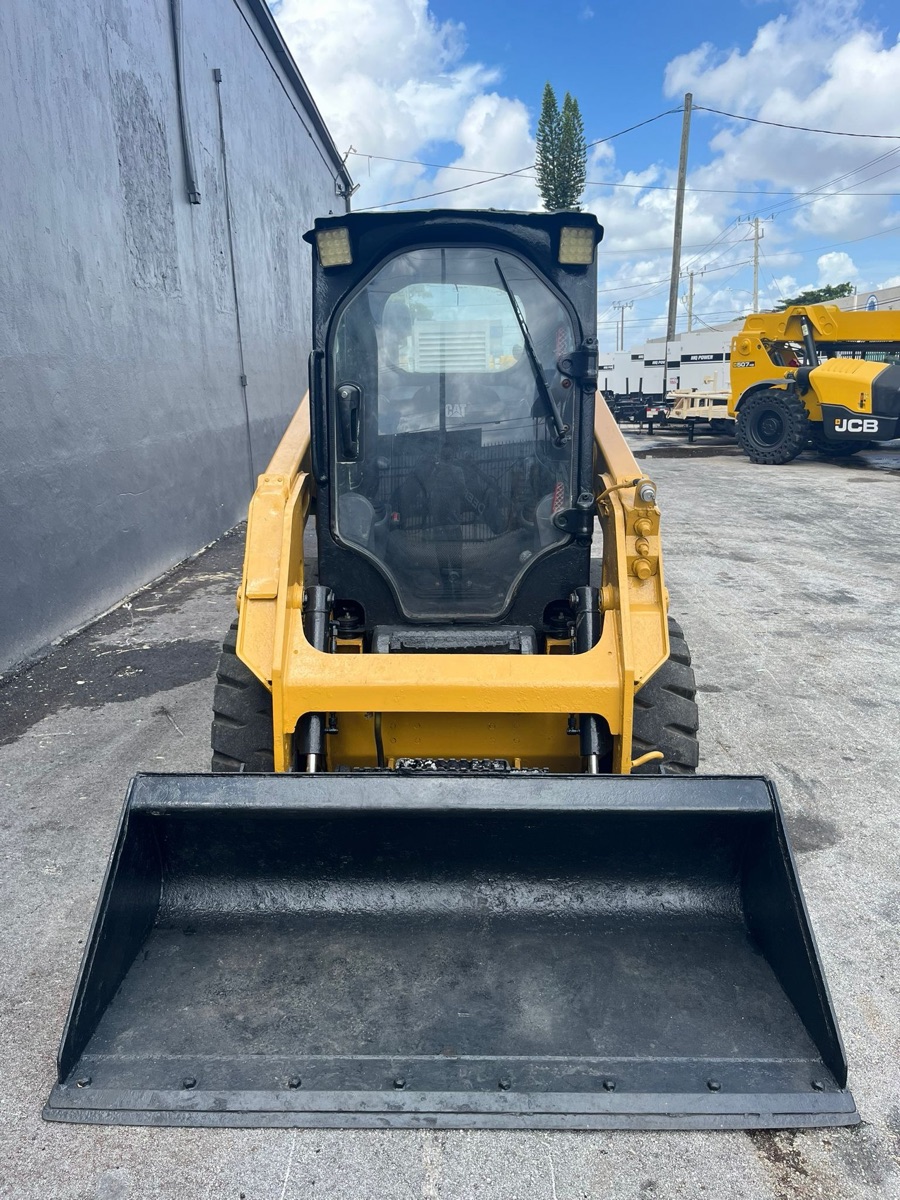 2015 Cat 226D, view 2