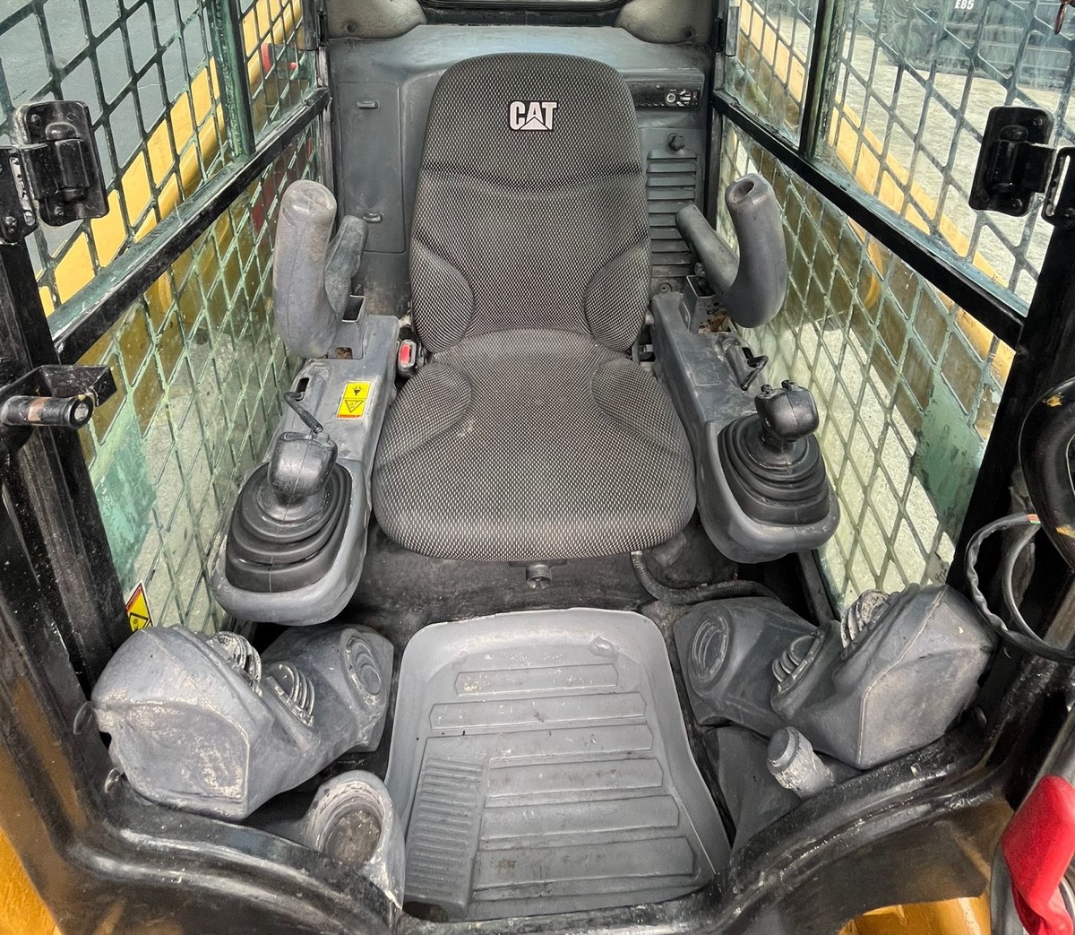 2015 Cat 226D, view 4