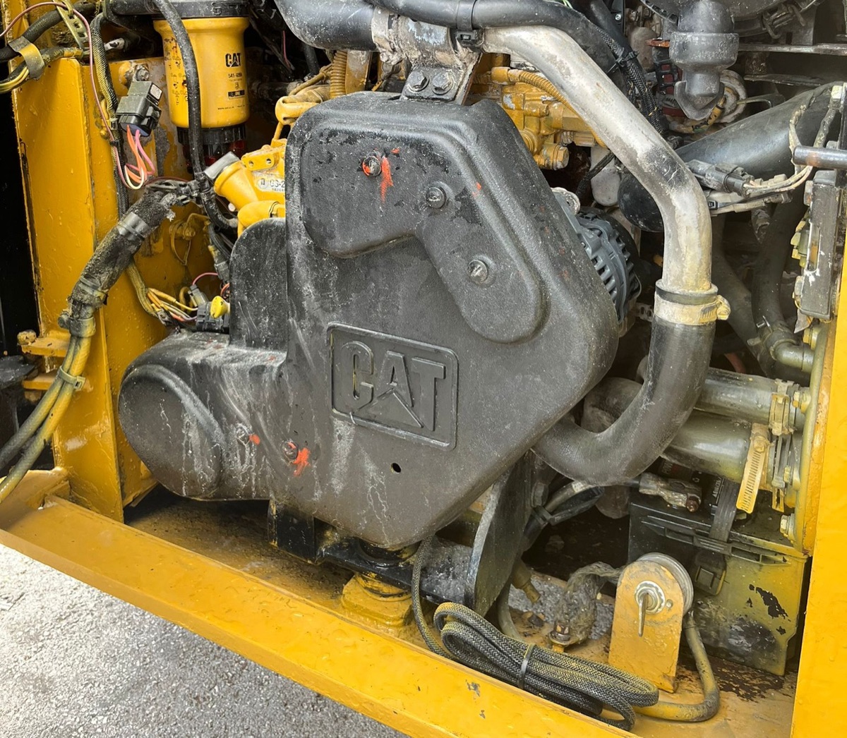 2015 Cat 226D, view 8