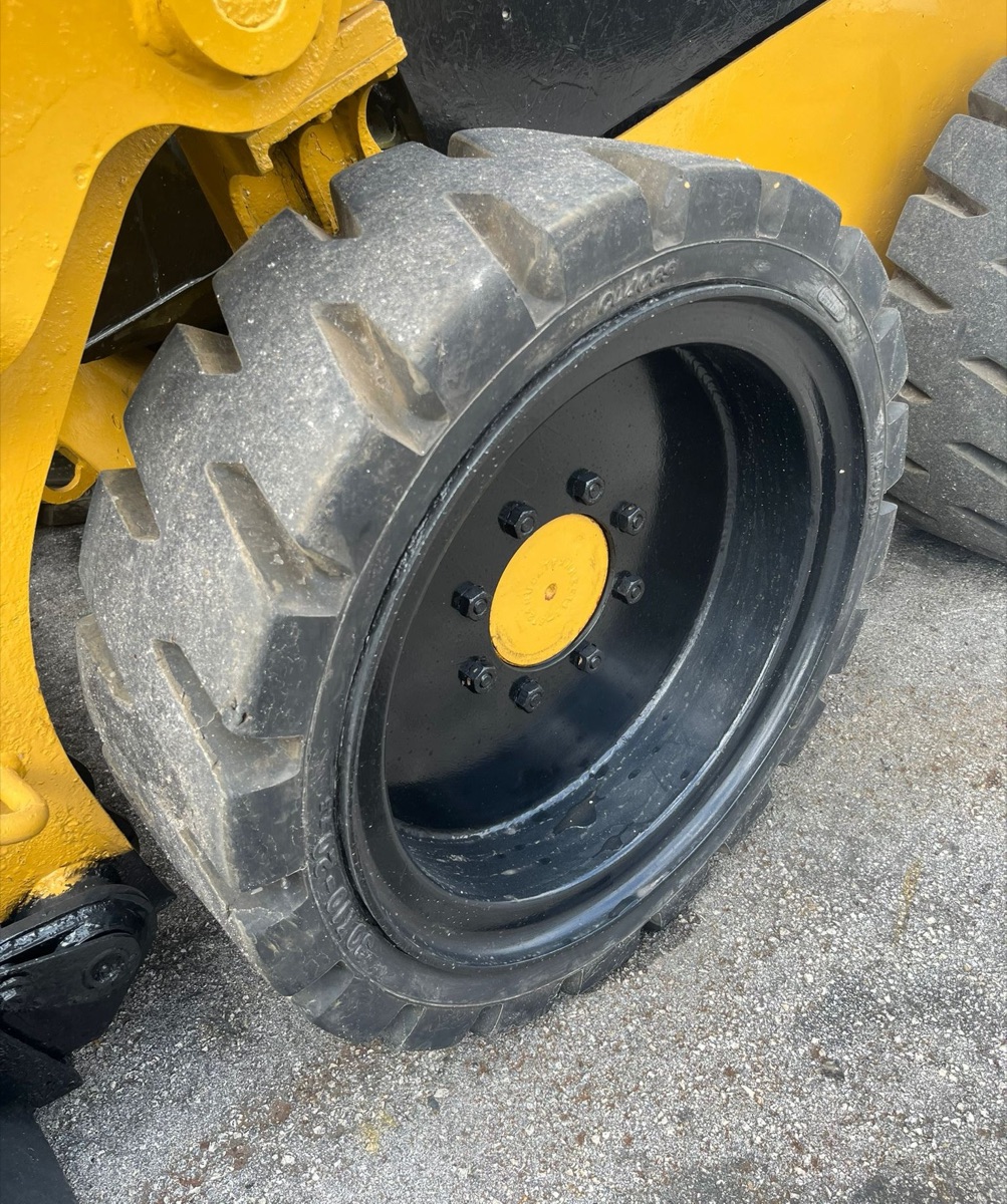 2015 Cat 226D, view 9