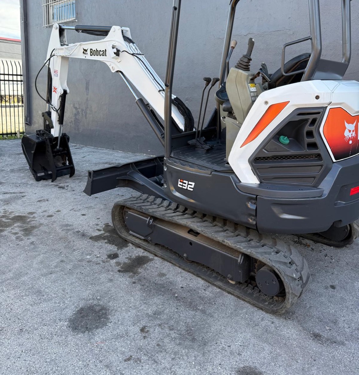 2018 Bobcat E32i Mini Excavator, view 2