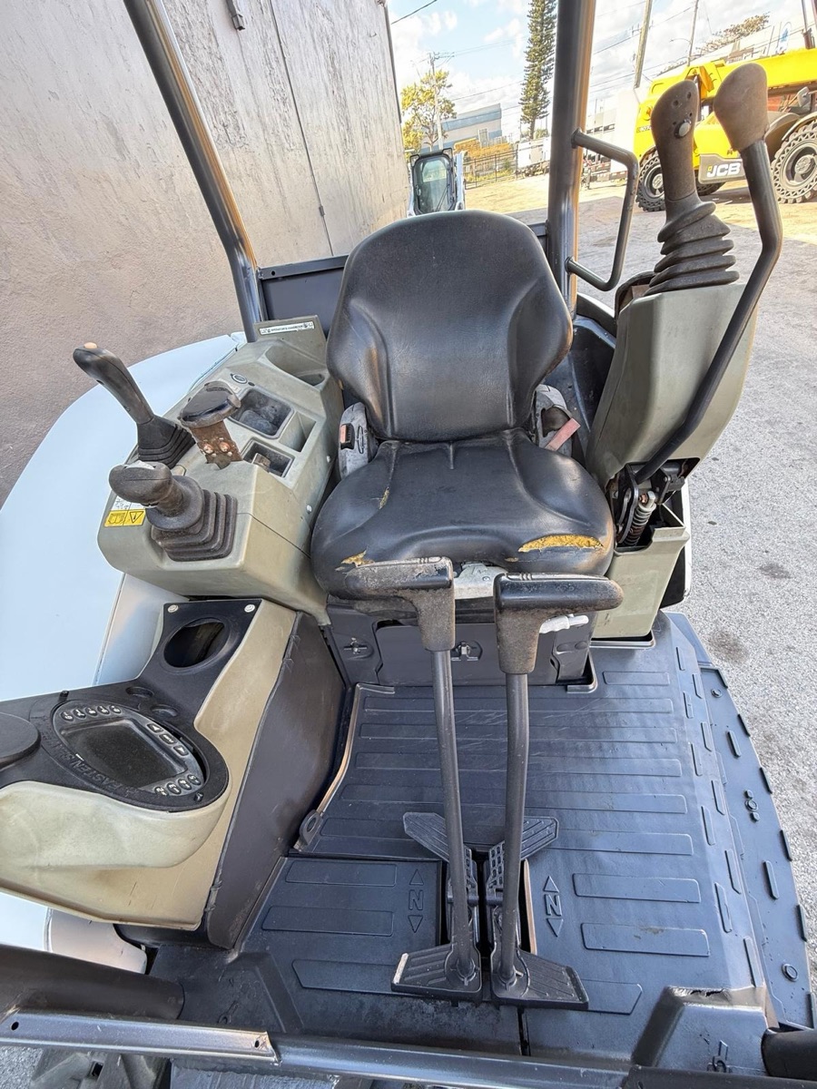 2018 Bobcat E32i Mini Excavator, view 3
