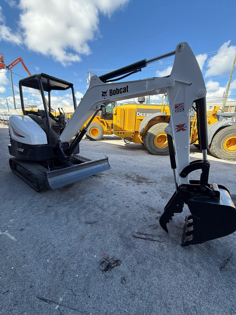 2018 Bobcat E32i Mini Excavator, view 6